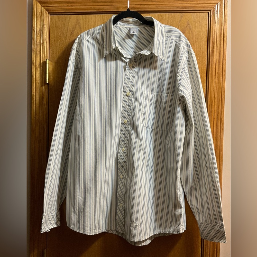 Men’s Old Navy Vintage Fit Button Down Long Sleeve White Shirt with Blue Stripes
